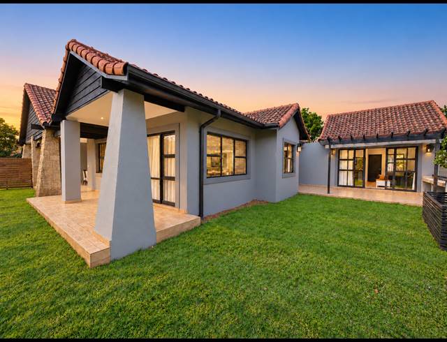 4 BEDROOM TOWNHOUSE TO LET IN BALLITO CENTRAL